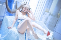 雪白银发【注册可看高清大图】